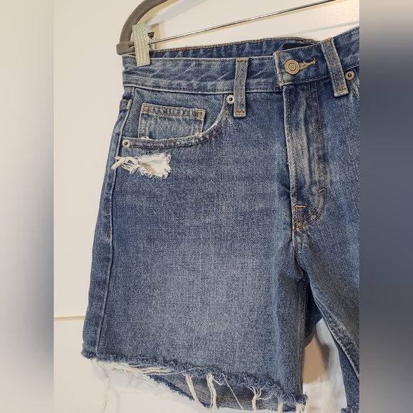 Lucky Brand Boyfriend Short Distressed 100% Cotton 5 Pockets Size 4/27 - Picture 2 of 8